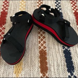 Teva Flatform Universal Sandals